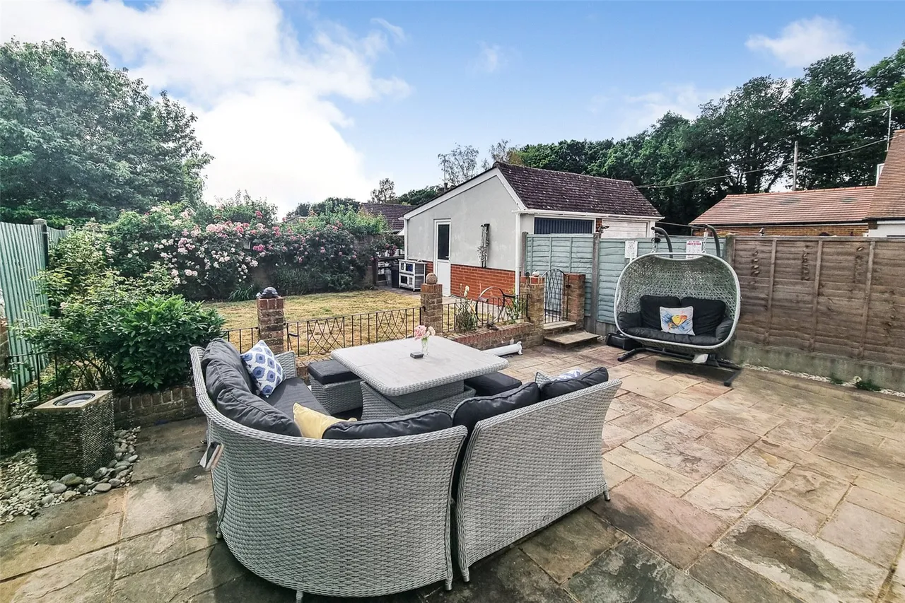 White Lane, Ash Green, Guildford, Surrey, GU12 6HN, photo 18