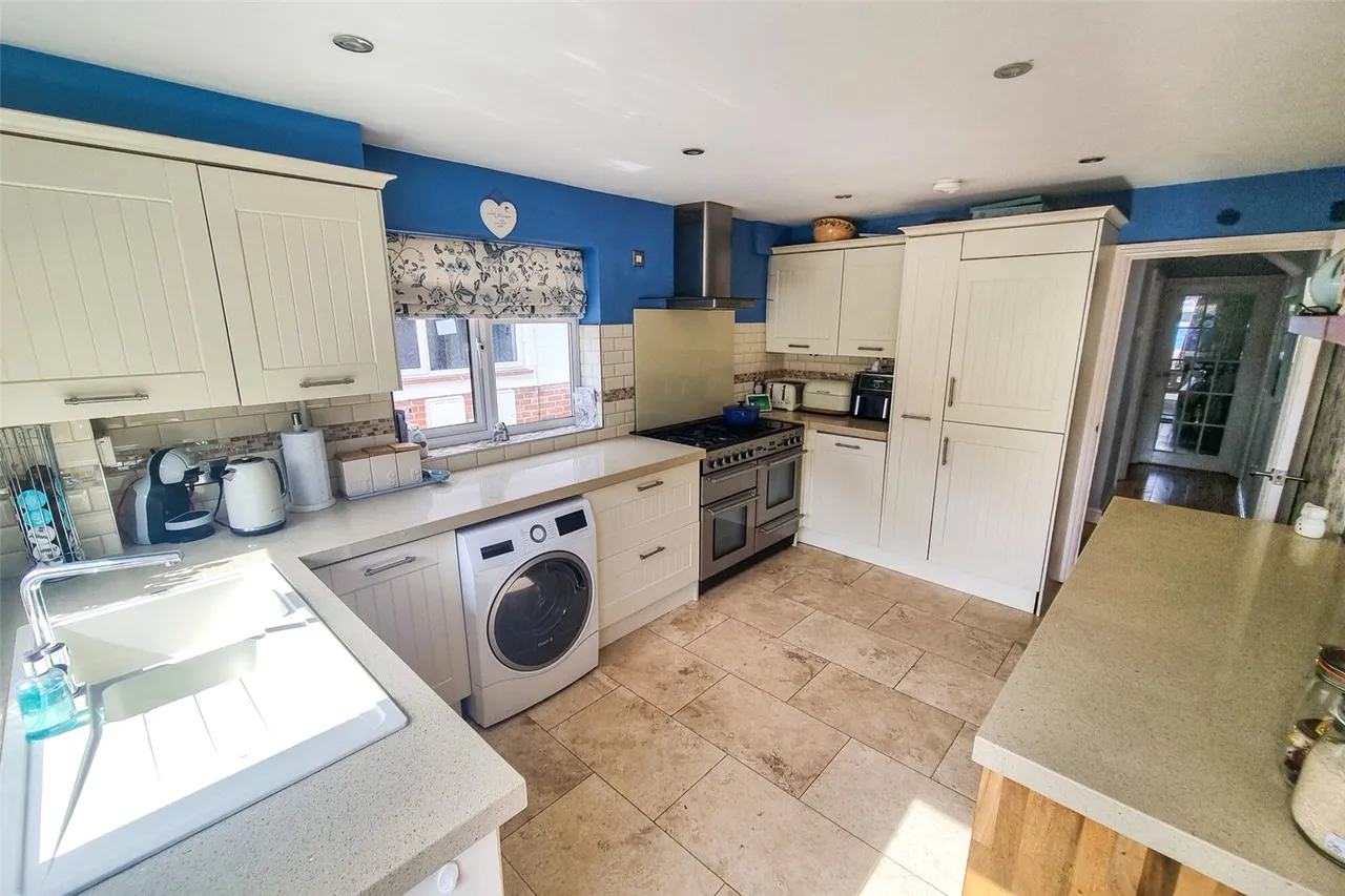 White Lane, Ash Green, Guildford, Surrey, GU12 6HN, photo 5