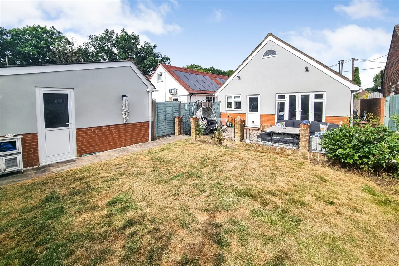 White Lane, Ash Green, Guildford, Surrey, GU12 6HN, photo 16