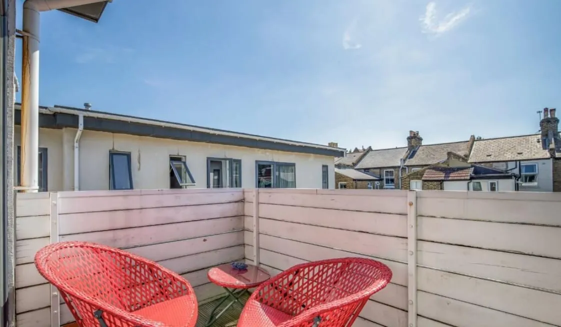 2 bed flat to rent — Furley Road, London, SE15