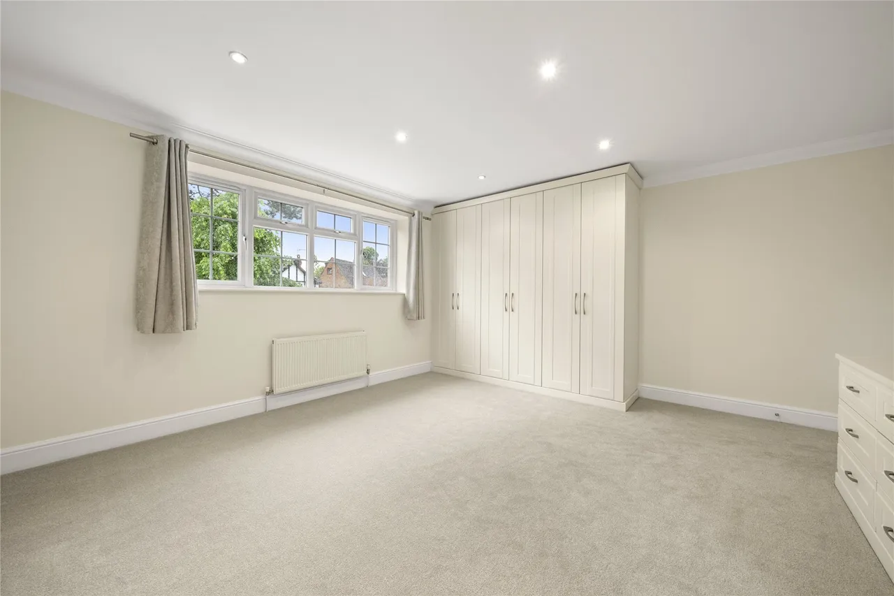 Midway, Walton-on-Thames, Surrey, KT12, photo 11