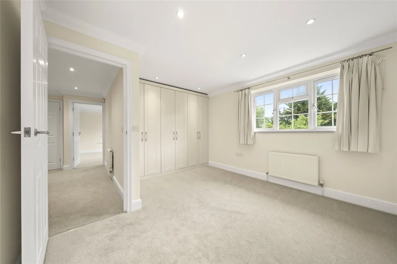 Midway, Walton-on-Thames, Surrey, KT12, photo 18