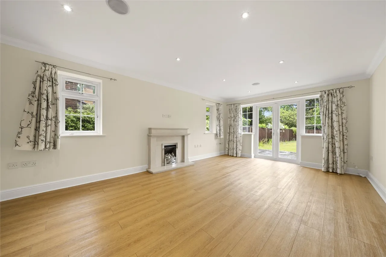 Midway, Walton-on-Thames, Surrey, KT12, photo 7