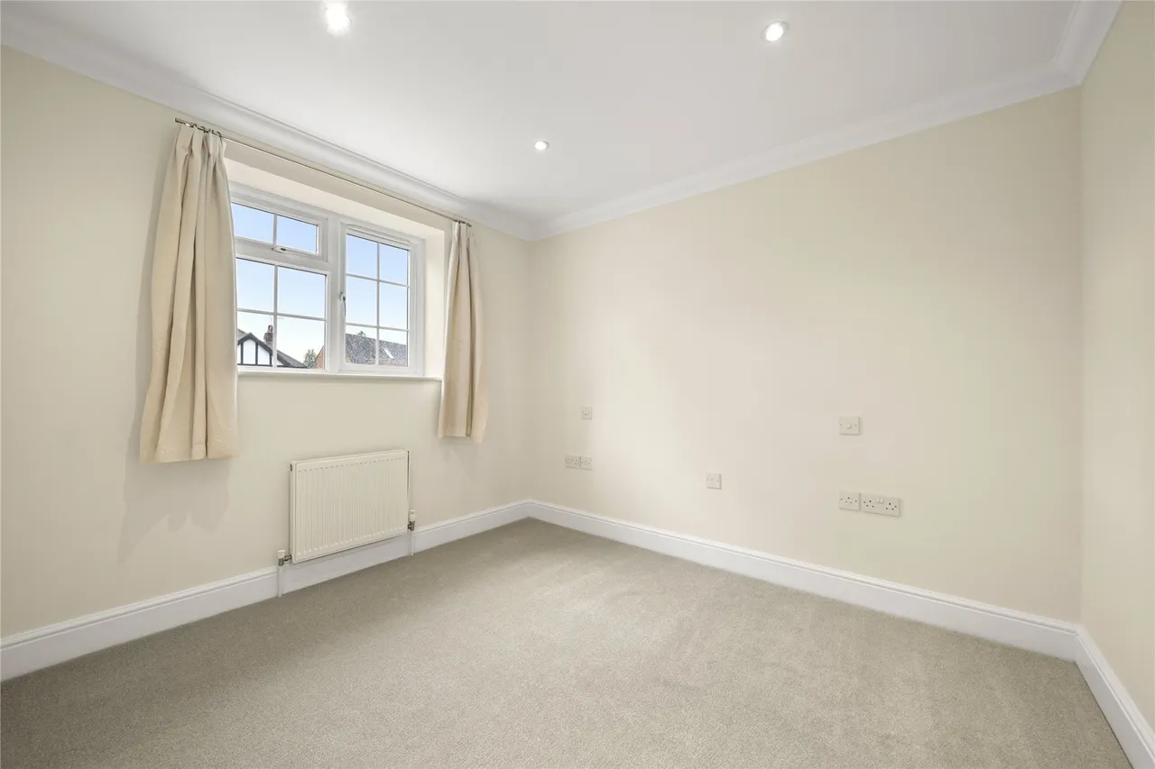 Midway, Walton-on-Thames, Surrey, KT12, photo 14