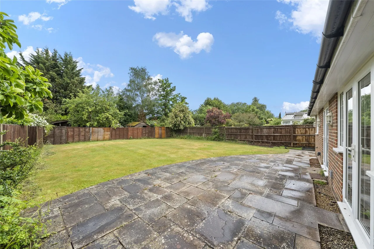 Midway, Walton-on-Thames, Surrey, KT12, photo 25