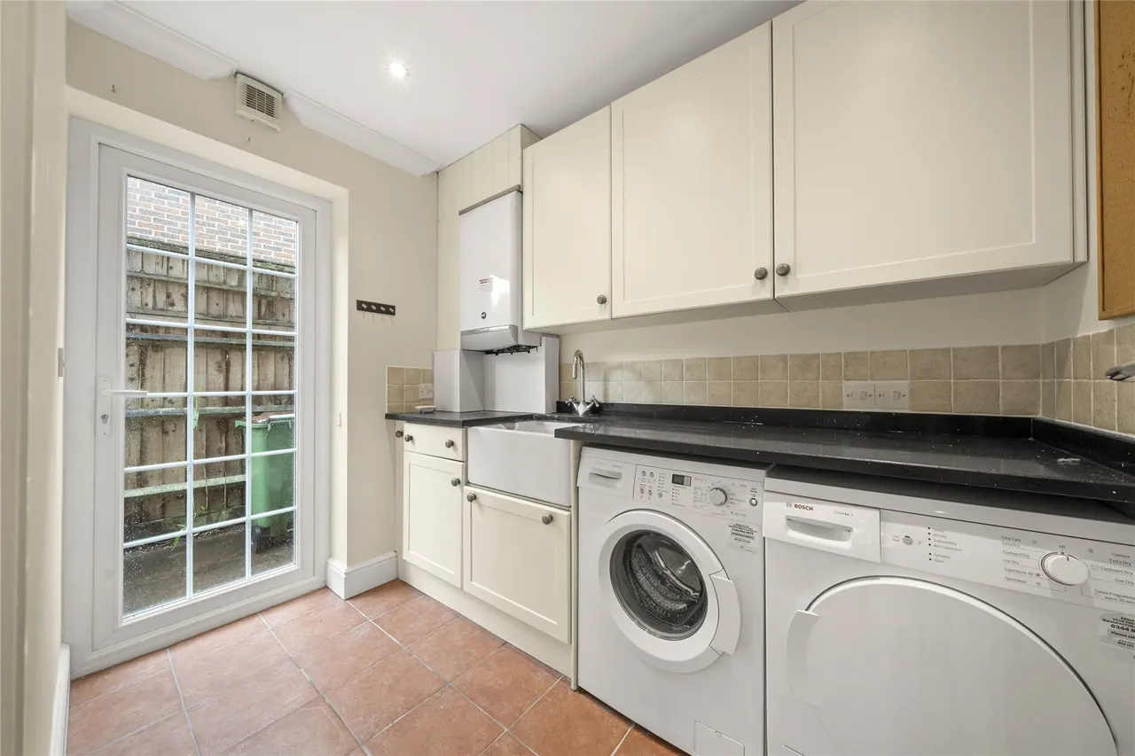 Midway, Walton-on-Thames, Surrey, KT12, photo 22