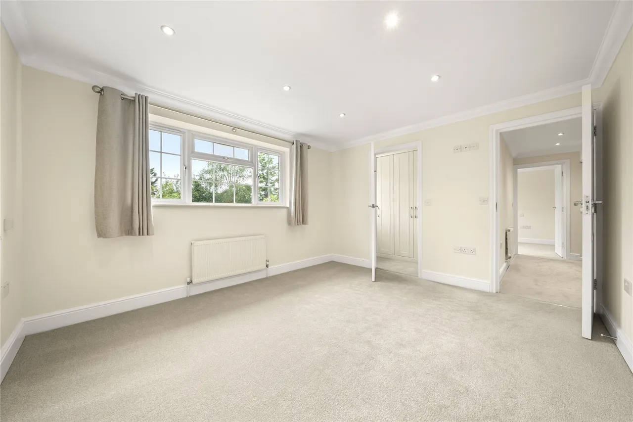 Midway, Walton-on-Thames, Surrey, KT12, photo 15