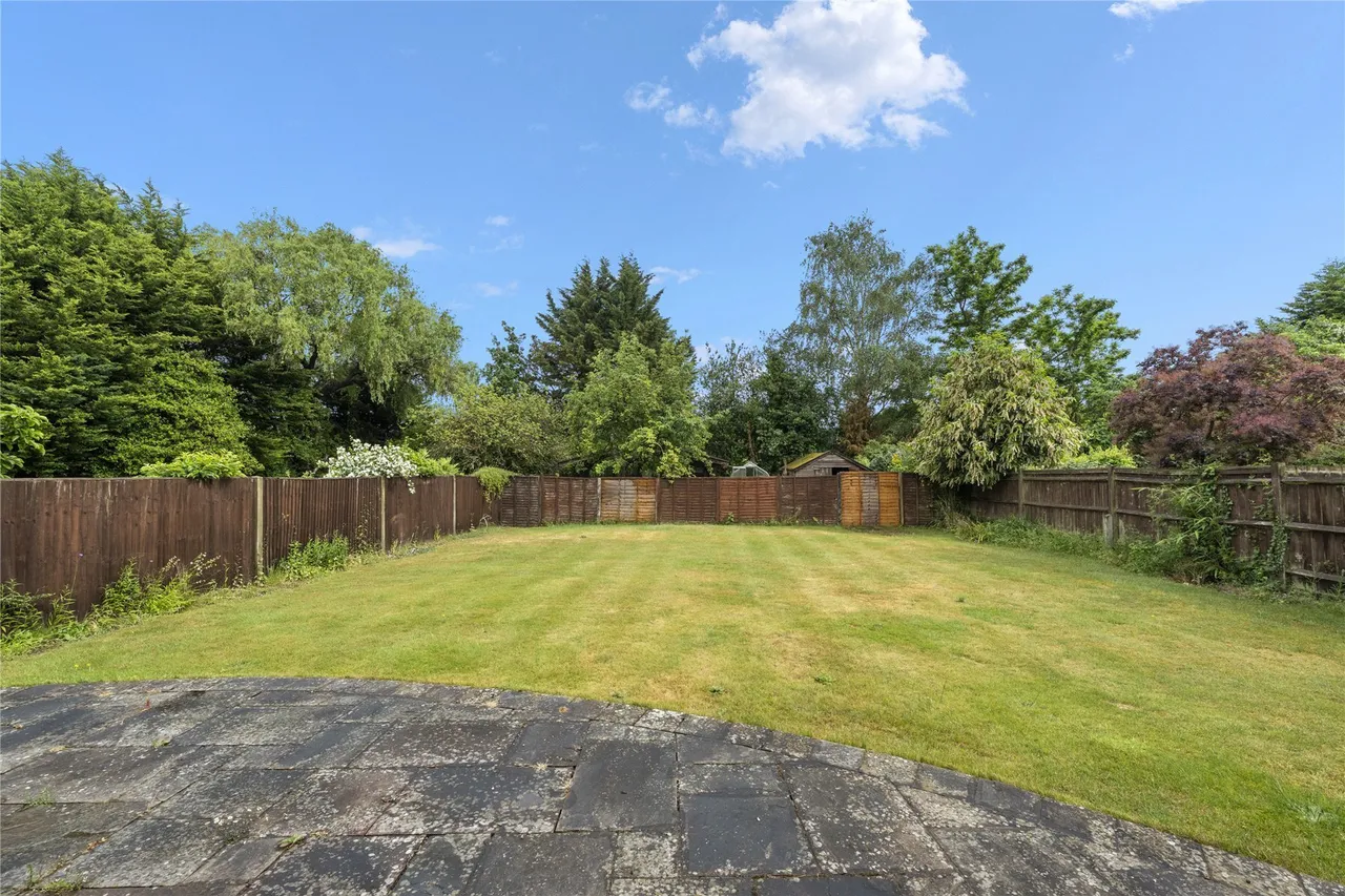 Midway, Walton-on-Thames, Surrey, KT12, photo 8