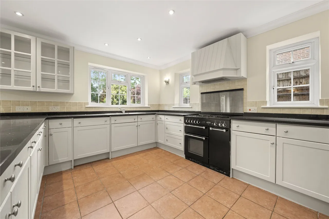 Midway, Walton-on-Thames, Surrey, KT12, photo 20