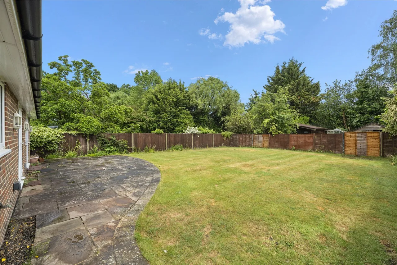 Midway, Walton-on-Thames, Surrey, KT12, photo 26