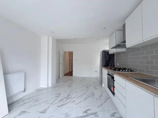 Gambole Road, SW17, photo 2