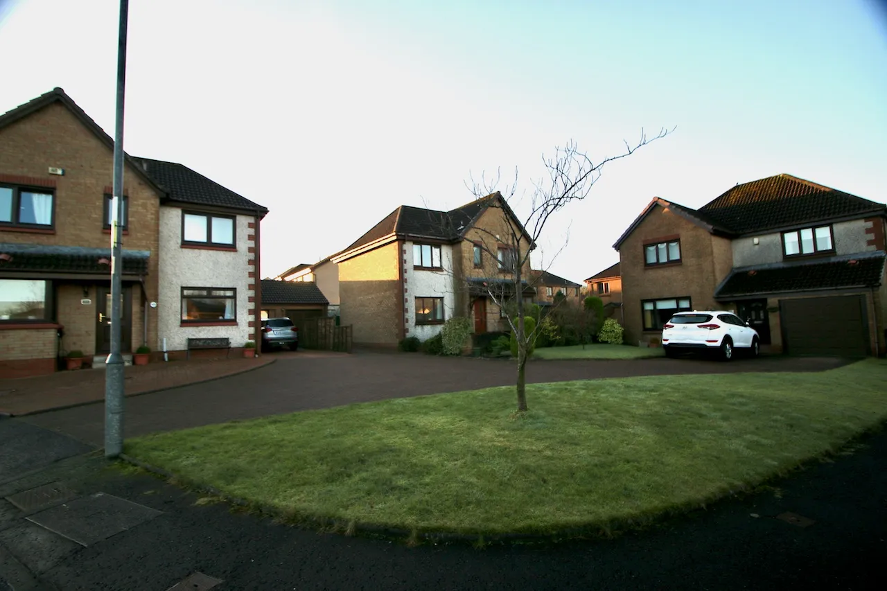 4 bed house for sale — Glen Clova Drive, Cumbernauld, G68 0DL