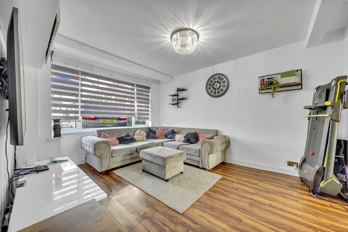 The Drive, Collier Row, Romford, RM5 3TR, photo 7