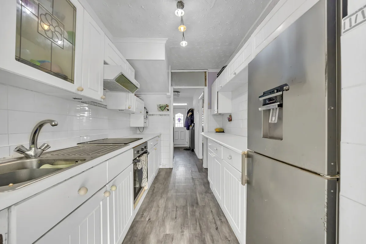 The Drive, Collier Row, Romford, RM5 3TR, photo 9