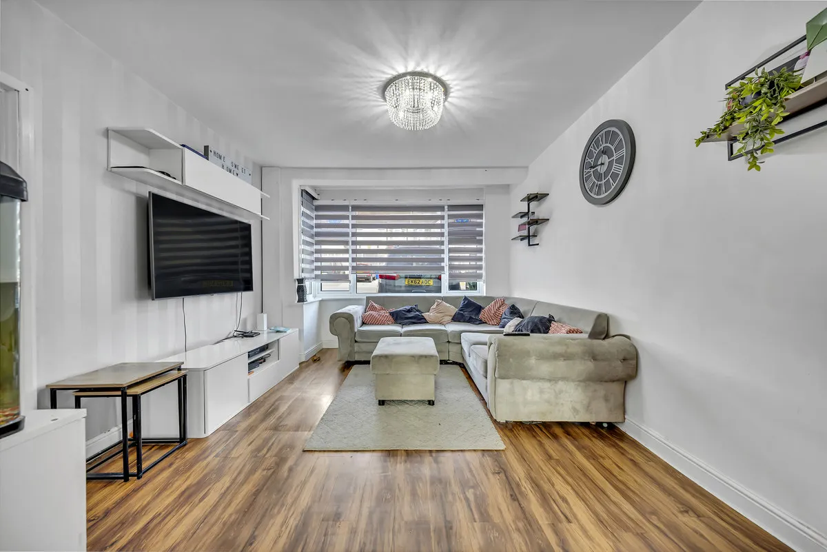 The Drive, Collier Row, Romford, RM5 3TR, photo 2