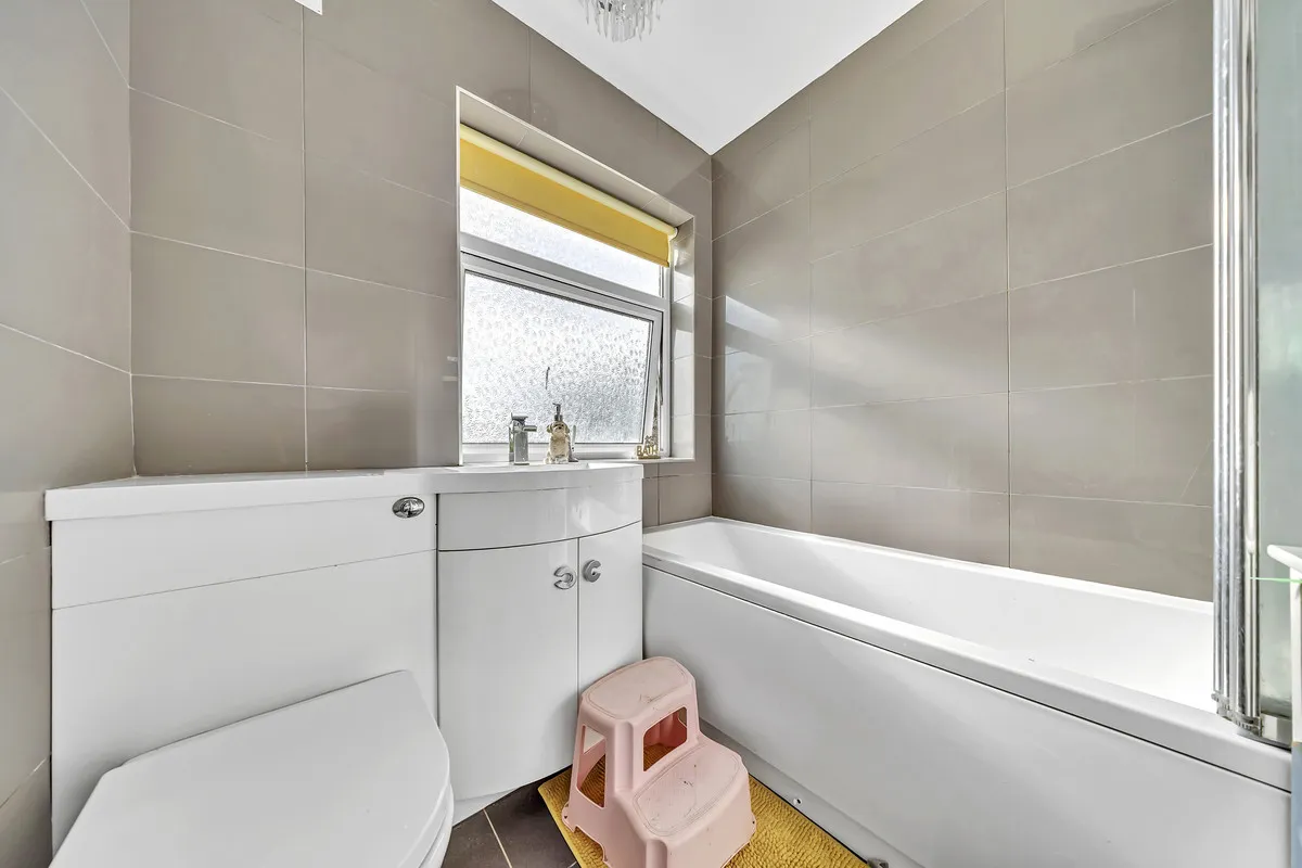 The Drive, Collier Row, Romford, RM5 3TR, photo 4