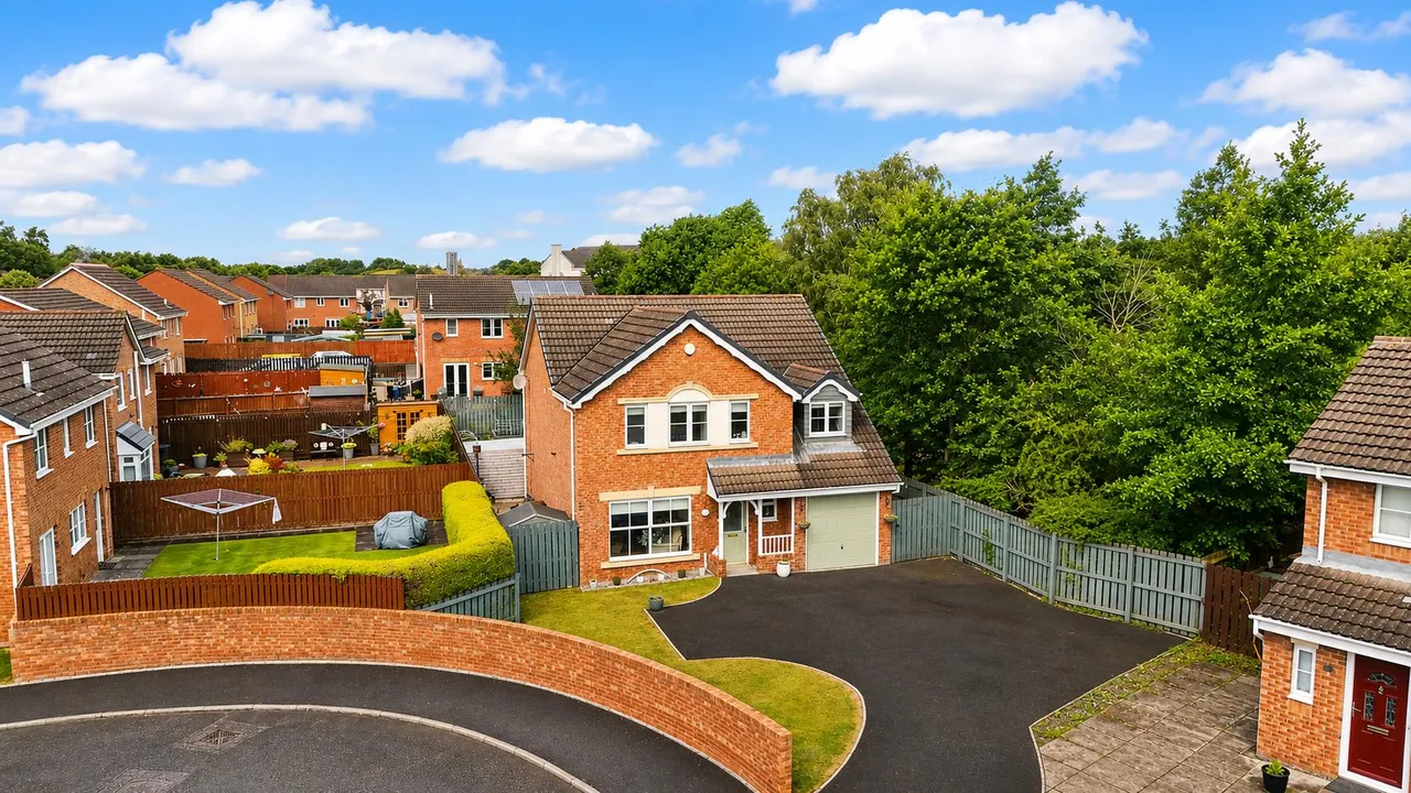 5 bed house for sale — Berryhill Crescent, Wishaw, ML2 0NE
