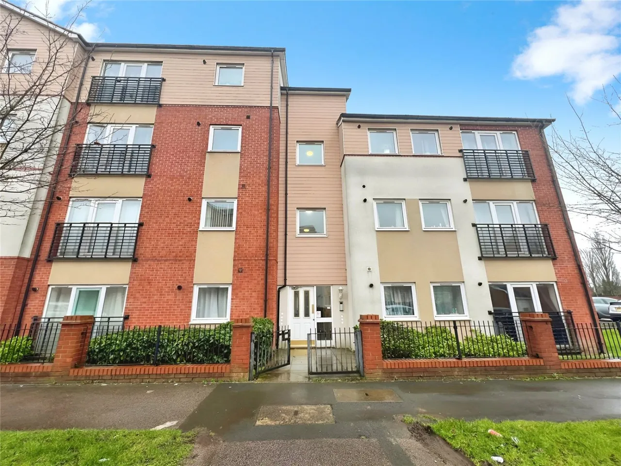 2 bed flat to rent, Tumbler Grove, Wolverhampton, WV10