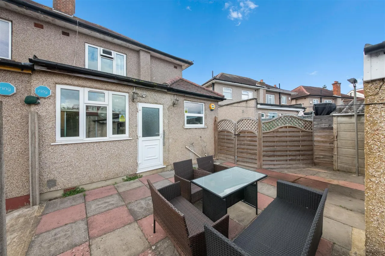 Adelphi Crescent, Hayes, photo 15