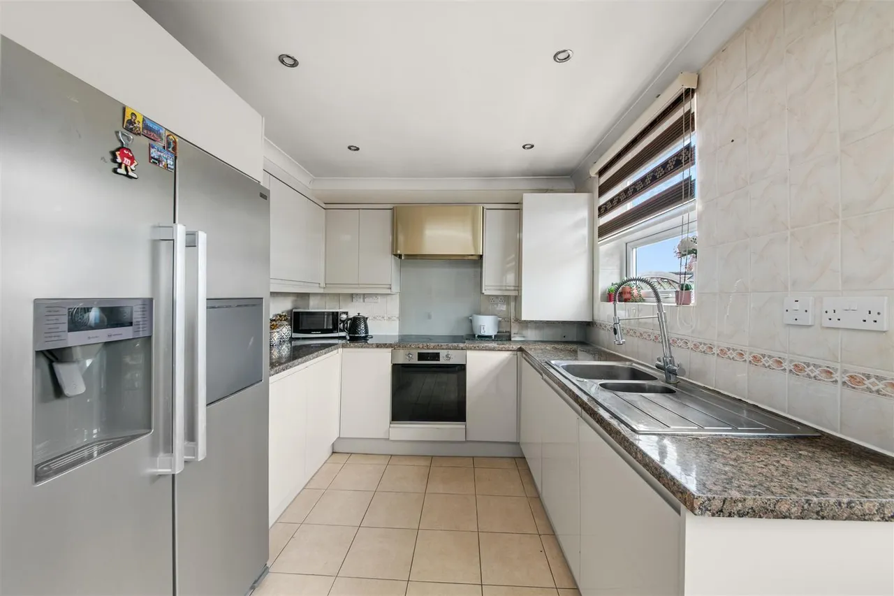 Adelphi Crescent, Hayes, photo 6