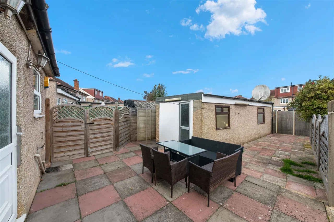 Adelphi Crescent, Hayes, photo 8