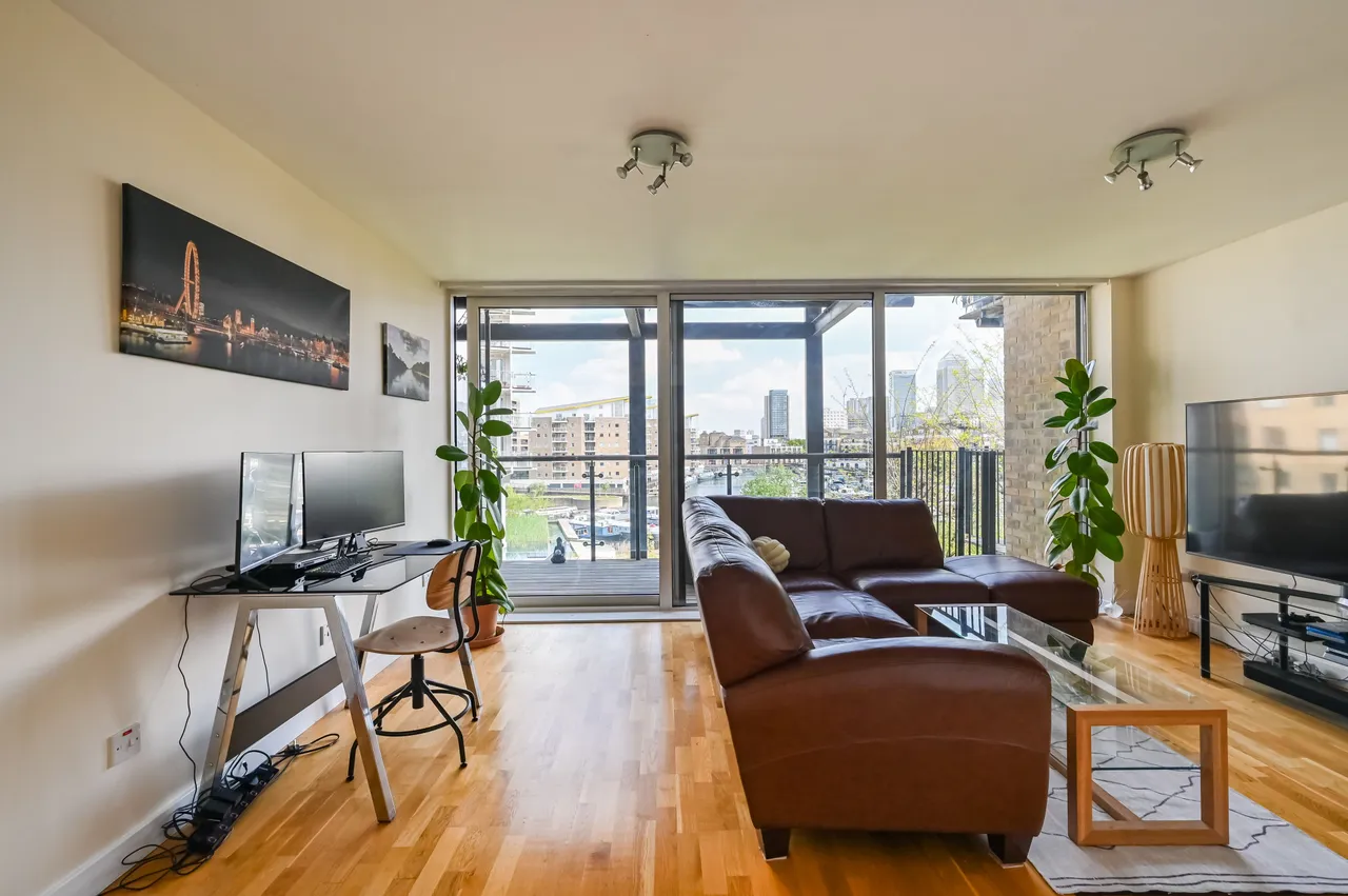 2 bed flat for sale — 127 Berglen Court, 7 Branch Road, London