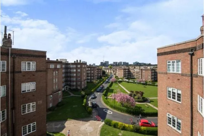 Chiswick Village, London, photo 2