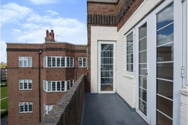Chiswick Village, London, photo 6