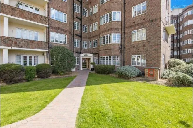 2 bed flat for sale — Chiswick Village, London