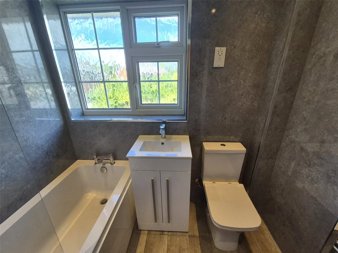 Lon Y Gelli, Wrexham, LL12, photo 17