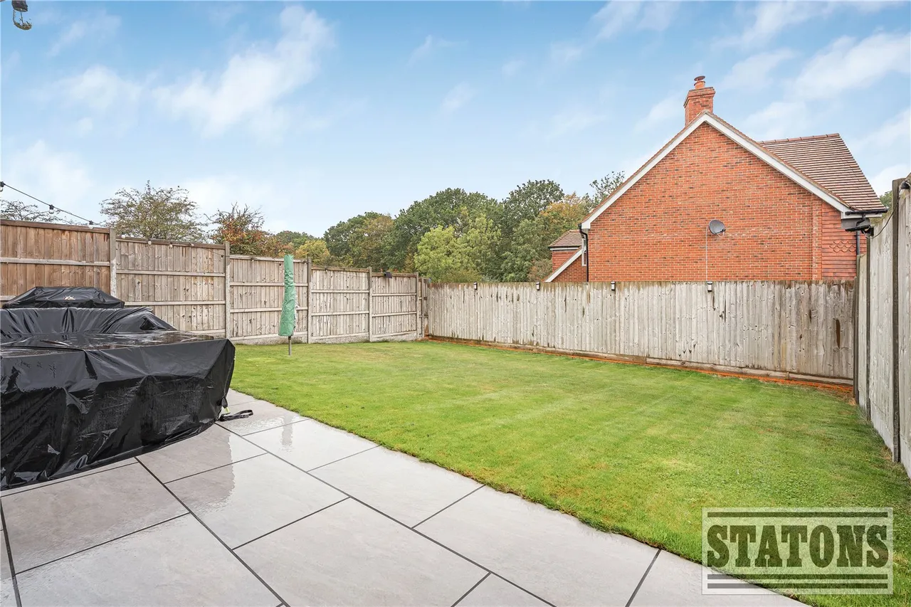 Old Oak Avenue, Goffs Oak, Waltham Cross, EN7 6EW, photo 17