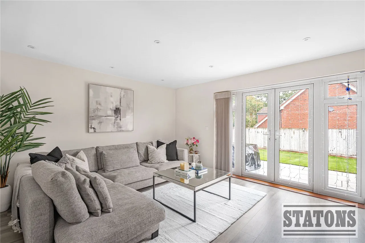 Old Oak Avenue, Goffs Oak, Waltham Cross, EN7 6EW, photo 4