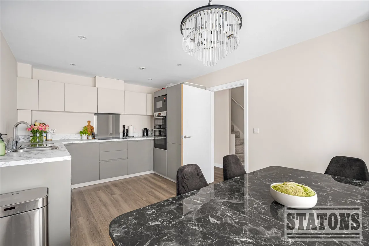 Old Oak Avenue, Goffs Oak, Waltham Cross, EN7 6EW, photo 7