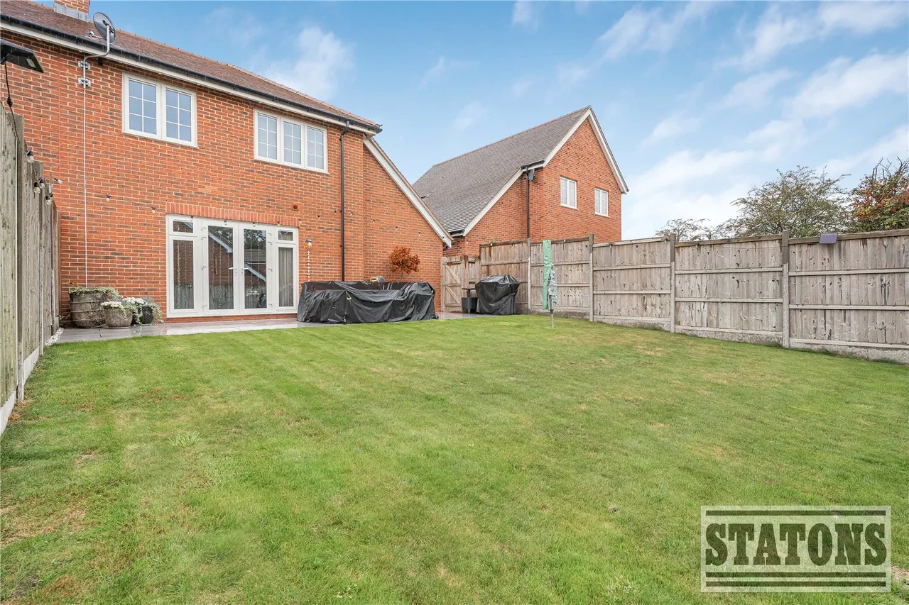 Old Oak Avenue, Goffs Oak, Waltham Cross, EN7 6EW, photo 18