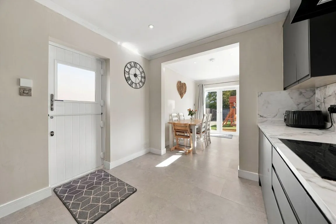 Katherine Close, Addlestone, KT15, photo 4