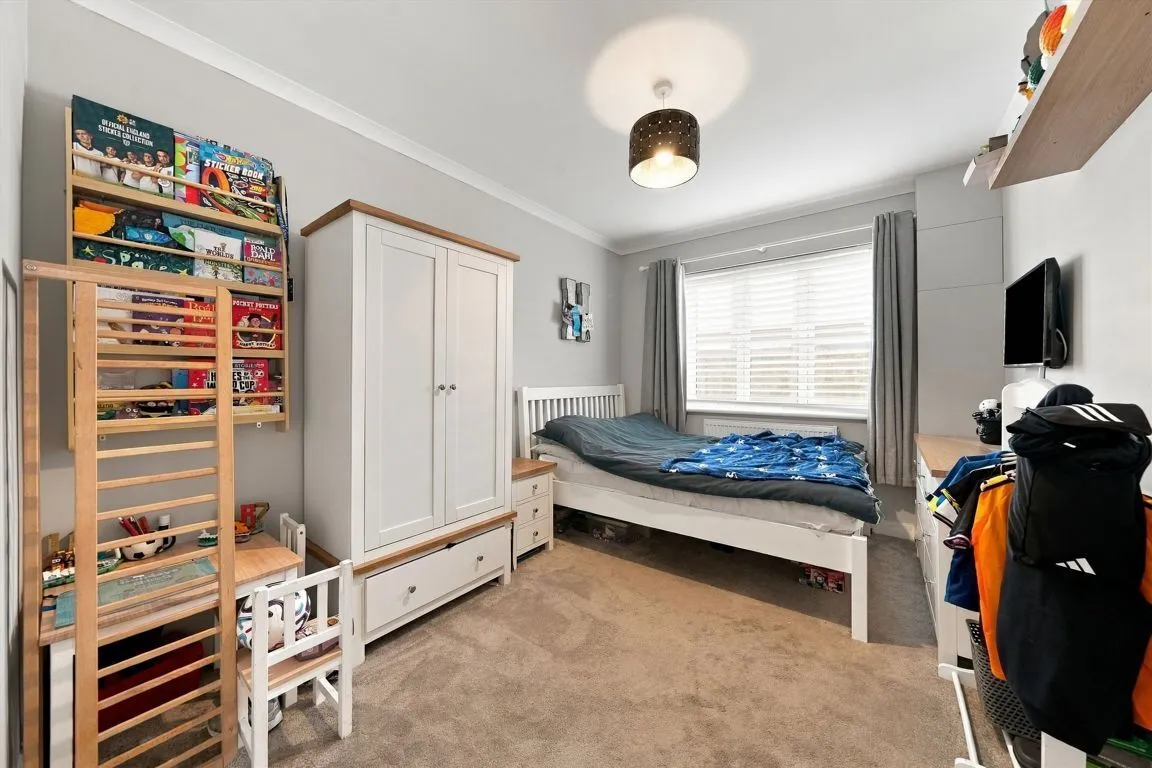 Katherine Close, Addlestone, KT15, photo 6