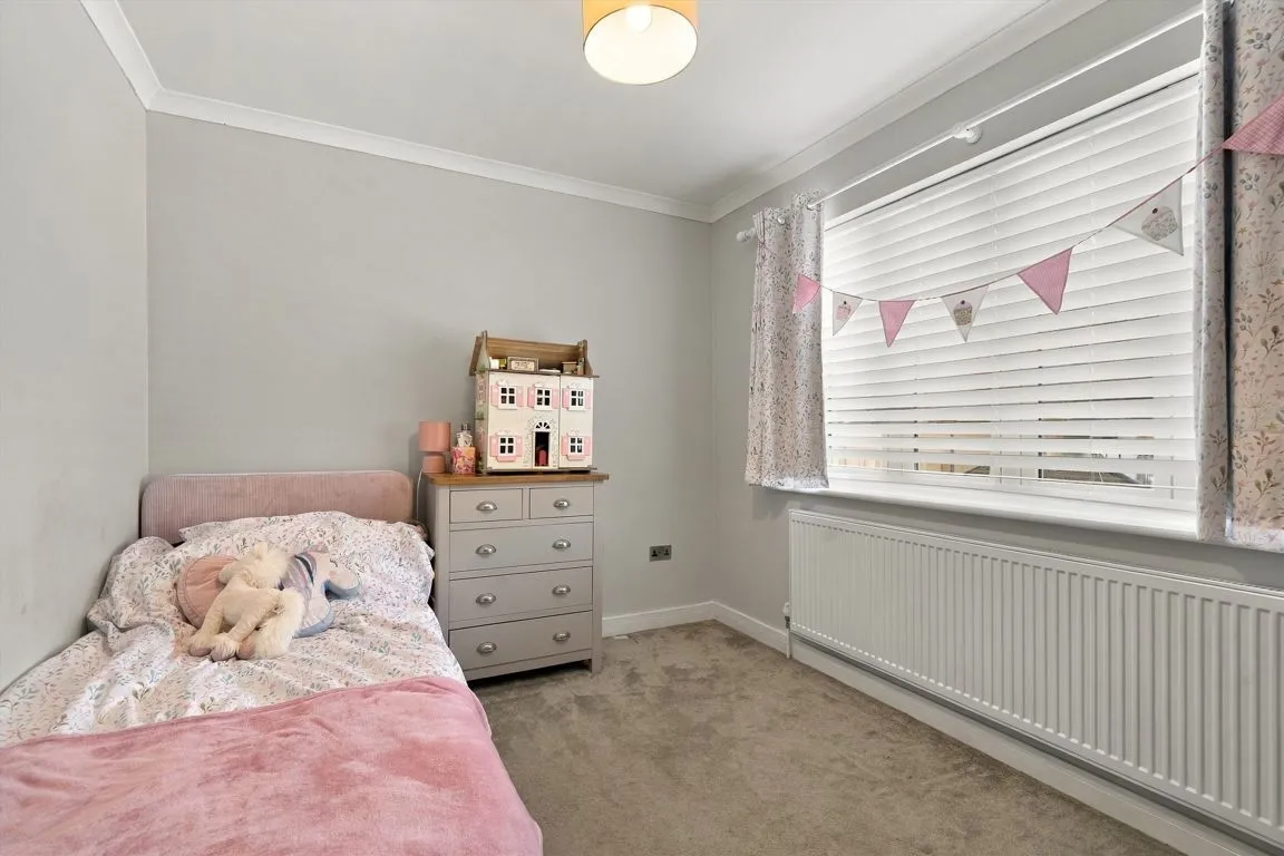 Katherine Close, Addlestone, KT15, photo 7