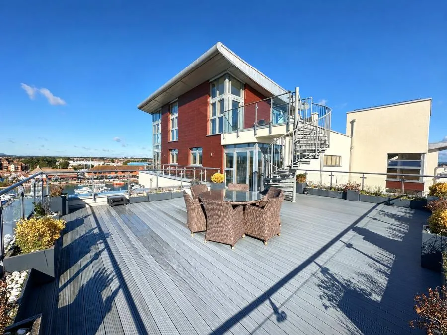3 bed flat for sale, Midway Quay, Eastbourne, BN23