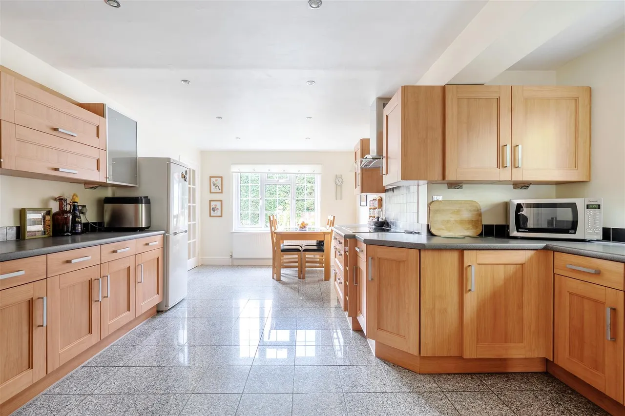 High Street, Great Cheverell, SN10, photo 11