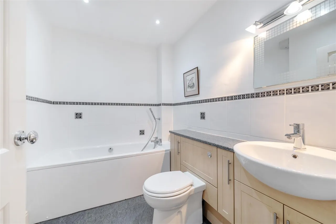 High Street, Great Cheverell, SN10, photo 8