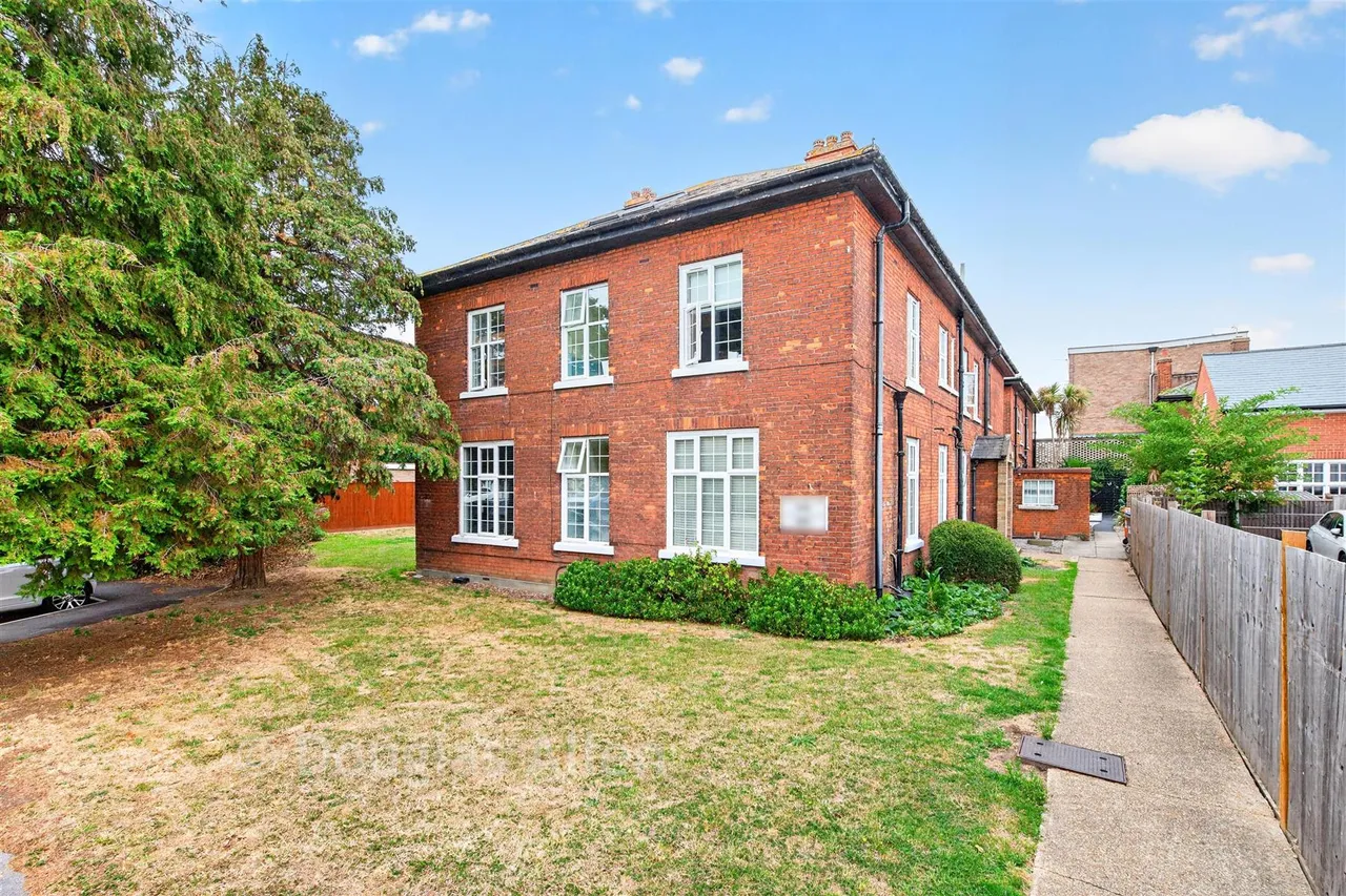 1 bed flat for sale, Astra Close, Hornchurch, RM12
