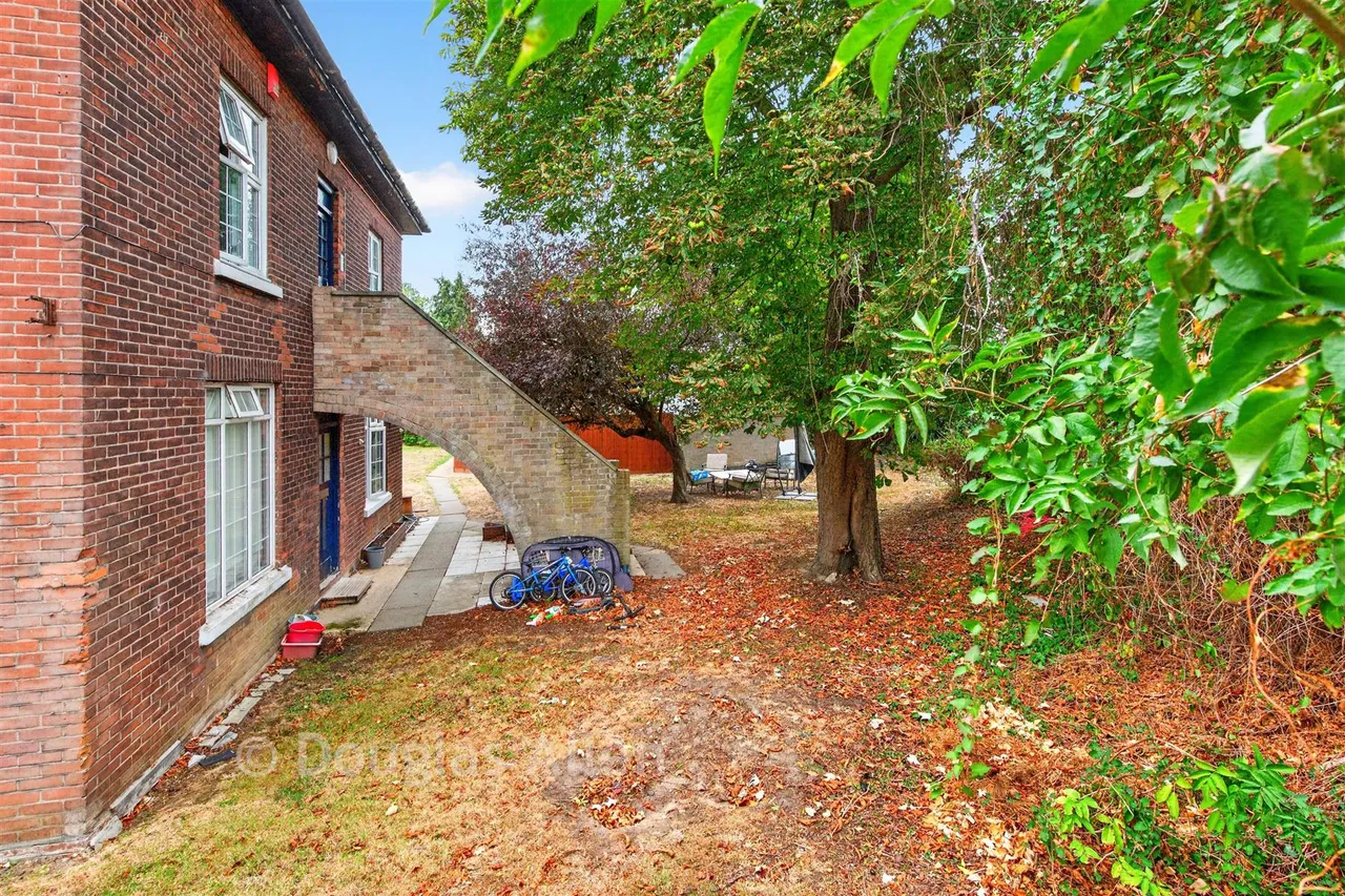Astra Close, Hornchurch, RM12, photo 5