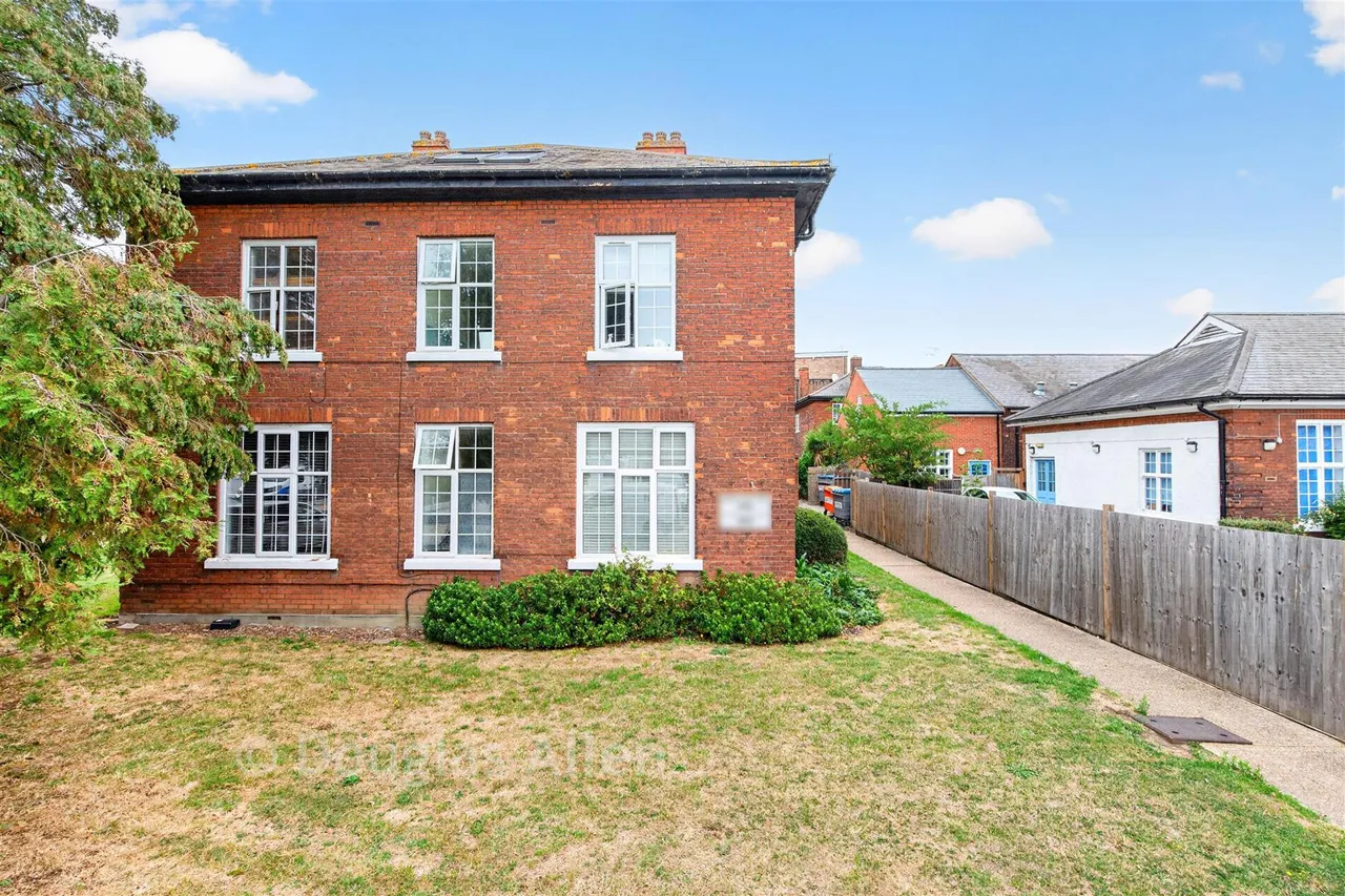 Astra Close, Hornchurch, RM12, photo 6