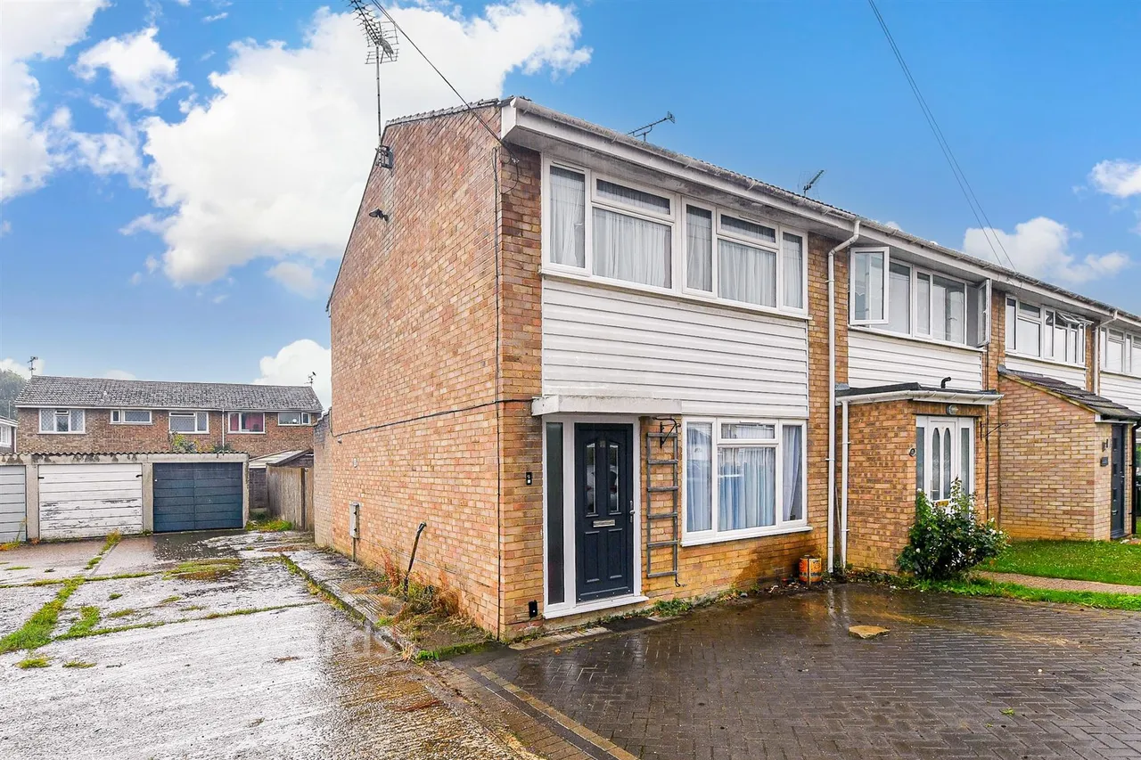 3 bed house for sale, Knaves Acre, Headcorn, TN27