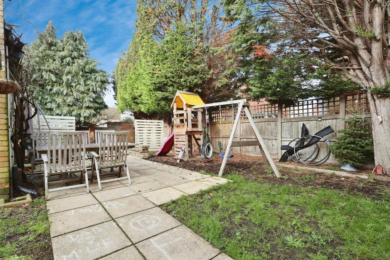 High Street, Arlesey, SG15, photo 38