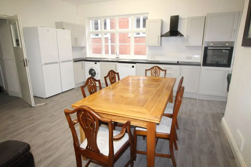 property to rent, High Street, Bromsgrove, B61