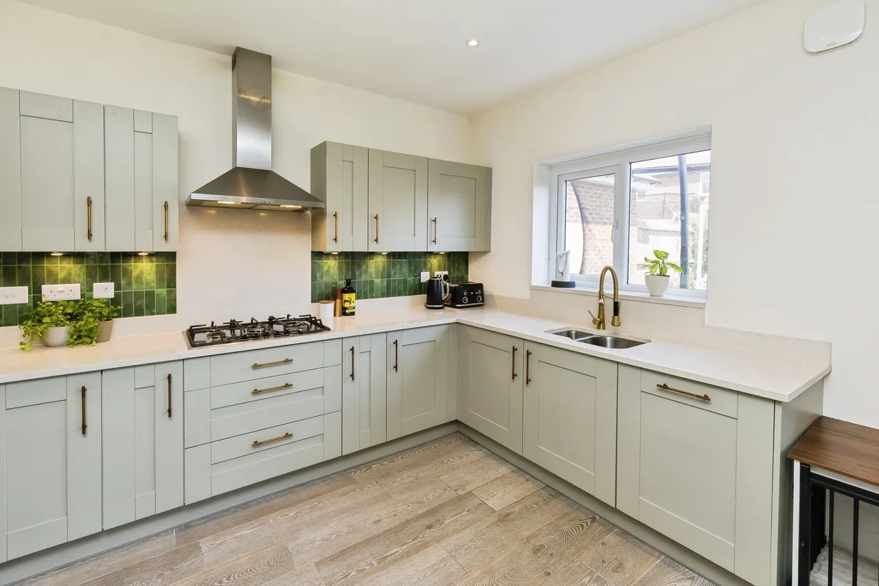 Carlton Meadows, Llay, LL12, photo 5