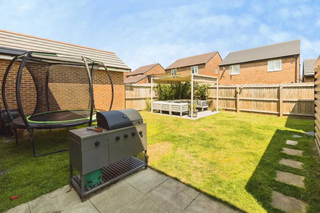 Carlton Meadows, Llay, LL12, photo 8