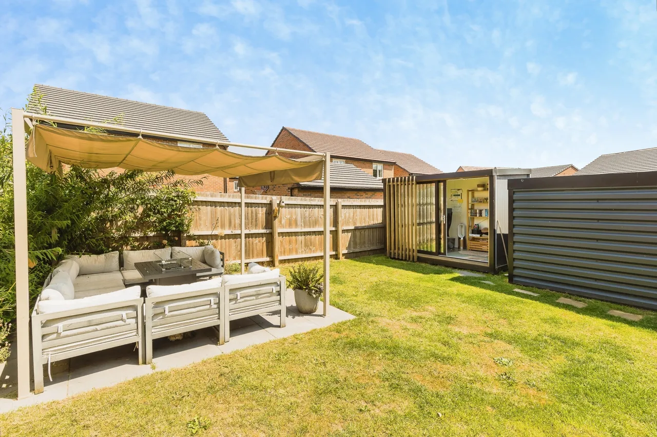 Carlton Meadows, Llay, LL12, photo 7