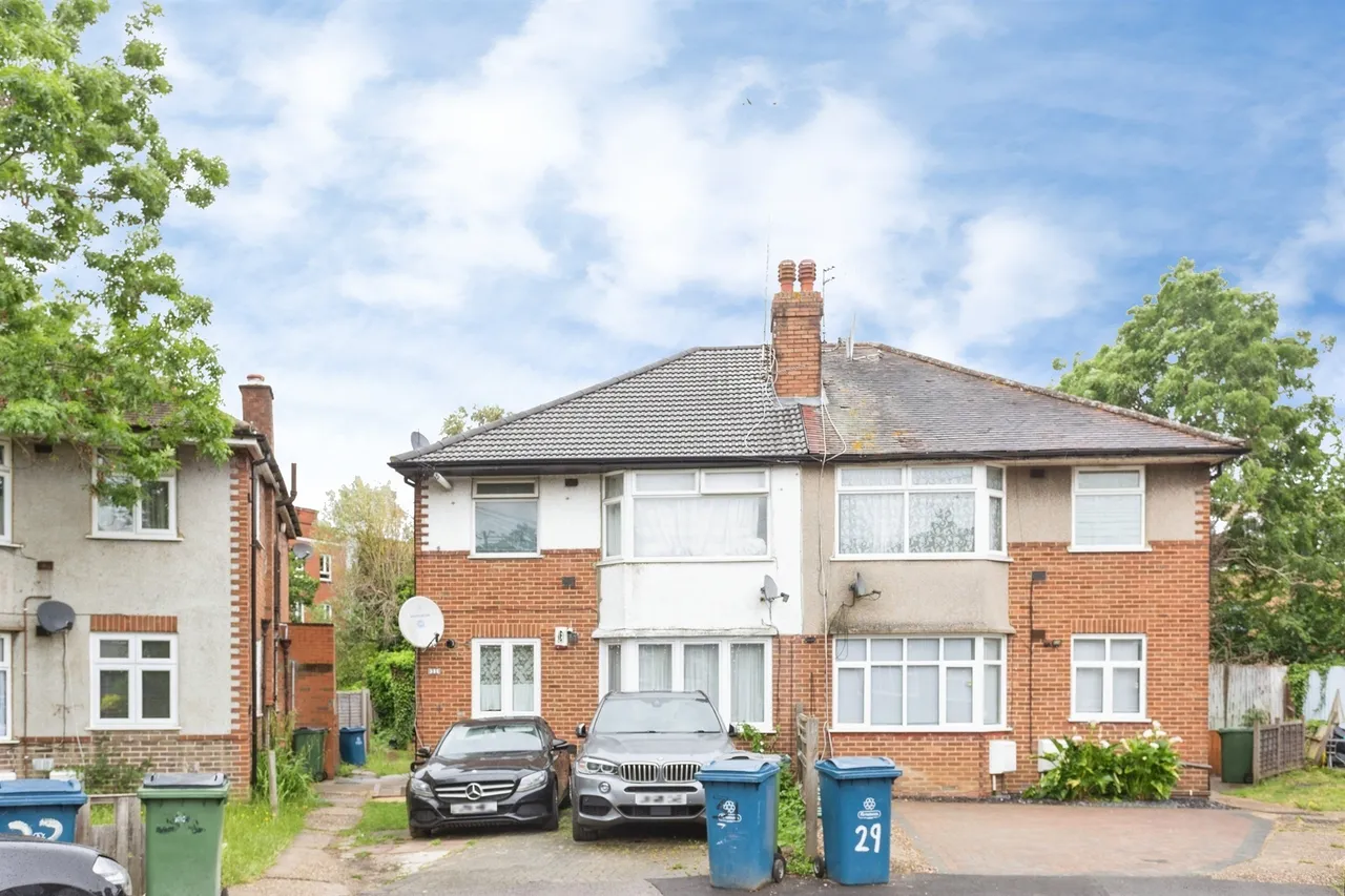 2 bed flat for sale — Methuen Close, Edgware